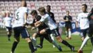 متصدر الدوري الدنماركي يعوض جماهيره بعرض في "الجراج"