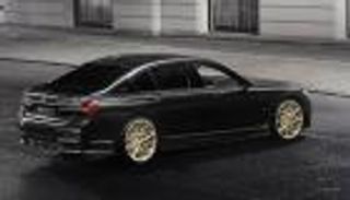 أيقونة بي إم دبليو تتزين بجنوط ذهبية.. مزيد من الفخامة