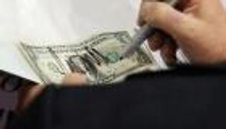الدولار "الملك" في وضع صعب مع تصاعد احتجاجات أمريكا