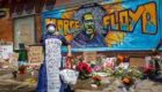 تشريح جثمان فلويد يظهر وفاته بالاختناق