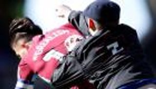 بقميص المعركة.. قائد أستون فيلا يكفر عن خرق حظر كورونا