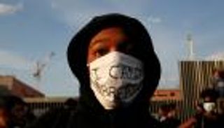 "لا أستطيع التنفس" تطير إلى فرنسا 