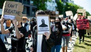 جانب من الاحتجاجات الأمريكية ضد وفاة جوروج فلويد