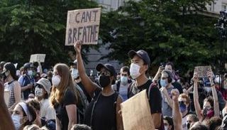 جانب من مظاهرات تشهدها مدن أمريكية ضد عنف الشرطة- أ ف ب