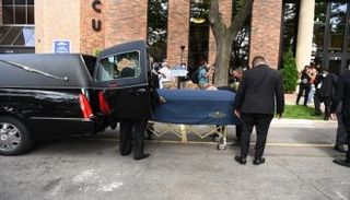 استعدادات لمراسم تأبين فلويد - الفرنسية