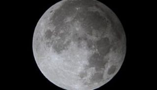 سماء المنطقة العربية على موعد مع خسوف القمر مساء الجمعة