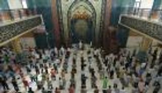 بعد تخفيف قيود كورونا.. إقامة صلاة الجمعة في 3 دول