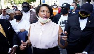 موريل باوزر عمدة العاصمة الأمريكية واشنطن 