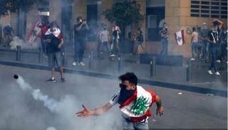 الأمن اللبناني رد على عنف المتظاهرين بقنابل الغاز - رويترز