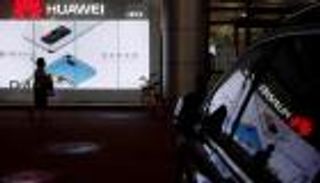 الصين ترد على خطط جونسون ضد هواوي