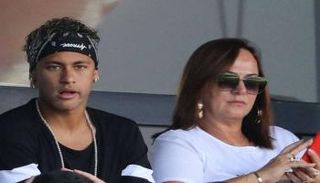 نيمار ووالدته 