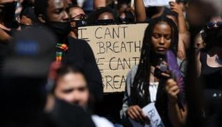 جانب من الاحتجاجات على مقتل فلويد