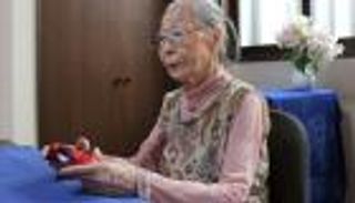 مسنة تحارب "الوحوش".. شغف الألعاب الإلكترونية يجذب "الجدة اللاعبة"