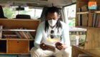 بعد 10 سنين إدمان.. شاب إثيوبي يهزم المخدرات بـ"شغف الكتب"