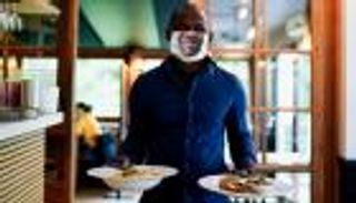 القناع الضاحك.. كمامات تعيد الابتسامة لمرتديها