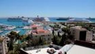 الألمان يكسرون مخاوف كورونا في جزر البليار الإسبانية