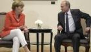 بوتين وميركل "قلقان" إزاء التصعيد بليبيا.. ودعوات لوقف النار