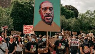 أمريكيون يتظاهرون ضد العنصرية في نيويورك