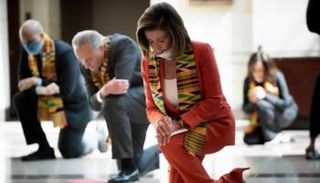 بيلوسي تركع على ركبة واحدة تكريما لفلويد - الفرنسية