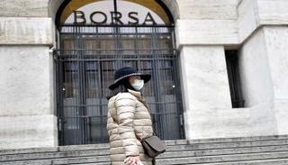 سوق الأوراق المالية الإيطالية في ميلانو - رويترز