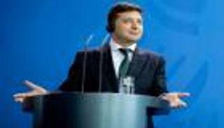 جلس بمقهى دون كمامة.. تغريم رئيس أوكرانيا 1250 دولارا