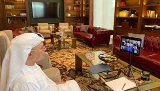 الدكتور أنور بن محمد قرقاش خلال مشاركته في مؤتمر منظمة التعاون الإسلامي