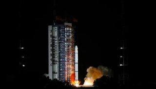 الصين تطلق بنجاح قمرا صناعيا جديدا