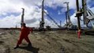 النفط يتجاوز فخ المخزون الأمريكي