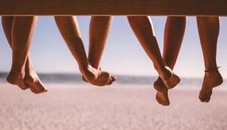 سيقان الفراولة ظاهرة تؤذي النساء- أرشيفية