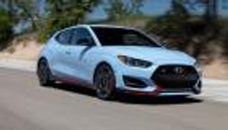 لقيادة احترافية.. 7 سيارات تتمسك بالناقل اليدوي في أجيالها الجديدة