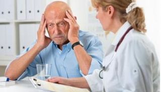 أعراض مرض ألزهايمر تشمل الاكتئاب والانعزال الاجتماعي