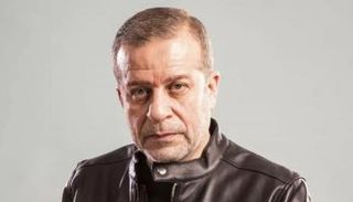 الفنان شريف منير غاضب من أجل ابنتيه