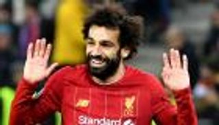 البخيل صلاح.. مدافع ليفربول يفسد كرم زميله المصري