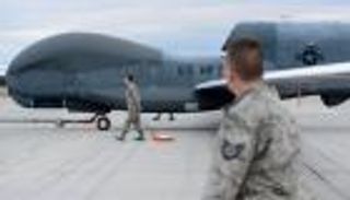 ترامب يعيد تفسير اتفاقية للأسلحة للتوسع في مبيعات الدرونز 