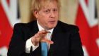 بريطانيا تقلص مسافة التباعد الاجتماعي خلال أيام