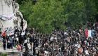 الشرطة تستخدم الغاز لتفريق مظاهرات ضد العنصرية بباريس