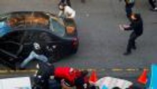 14 قصة مصورة تلخص حال العالم.. كورونا وماعز وروبوت وصراخ غاضب