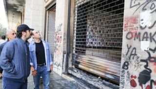 رئيس الحكومة اللبنانية السابق سعد الحريري يتفقد آثار التخريب