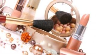 مستحضرات التجميل قد تحتوي على مواد كيميائية خطيرة