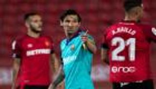 غرامة أم إيقاف؟.. قميص ميسي يورط برشلونة