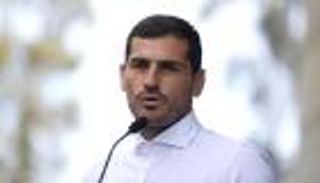 كورونا يبعد كاسياس عن سُدة حكم الكرة الإسبانية