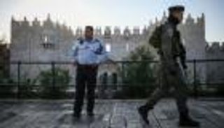 دبلوماسي إسرائيلي هاجمه رجل أمن: لا أستطيع التنفس