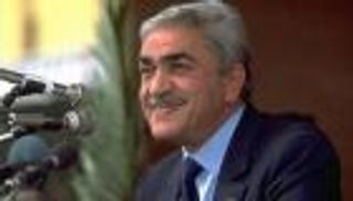 لأول مرة منذ 20 عاما.. "زروال"  في قصر  الرئاسة بالجزائر