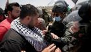 الأمن الفلسطيني "يتلف" وثائق سرية تحسبا لاجتياح إسرائيلي 