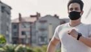 هل تؤثر الكمامة على التنفس خلال ممارسة الرياضة؟