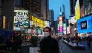 بعد تراجع وفيات كورونا.. هل يفقد الفيروس قوته؟