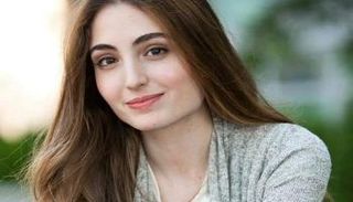 المغنية المصرية الأمريكية ليانا أفيوني