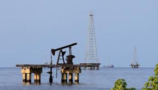 منشآت نفطية في فنزويلا - رويترز