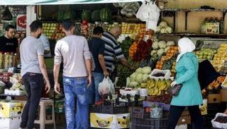 متسوقون في أحد أسواق العاصمة السورية