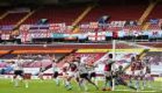 43 دقيقة تكفي.. قرار غريب في مباراة عودة الدوري الإنجليزي